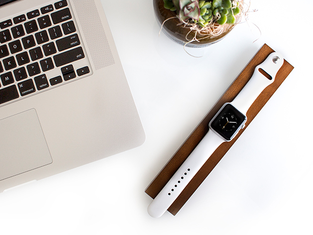 Medium 2142 ovaapplewatchdock dark mf1 update2